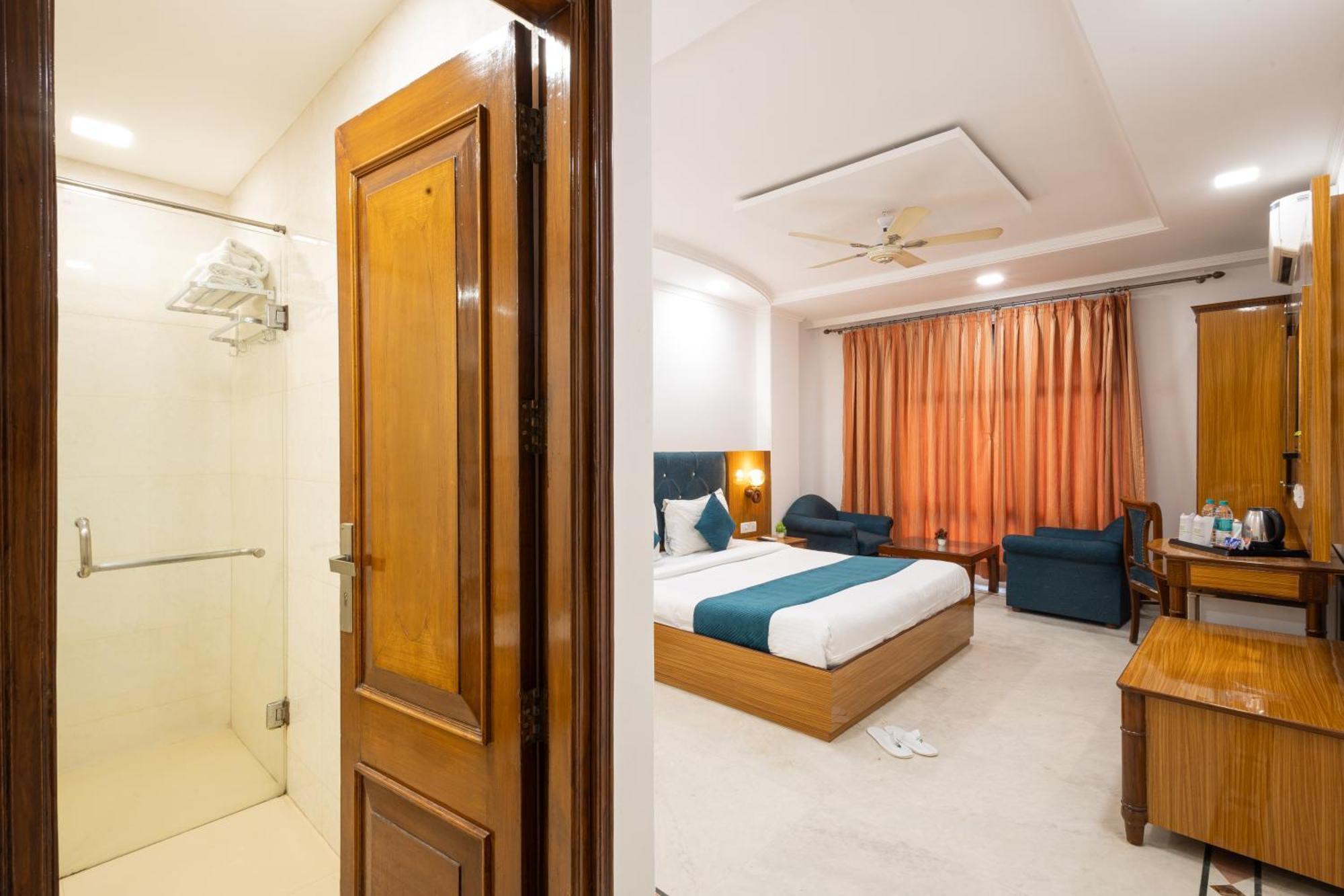 Hotel Panickers Residency - Ajmal Khan Market Near Karol Bagh Metro Дели Экстерьер фото