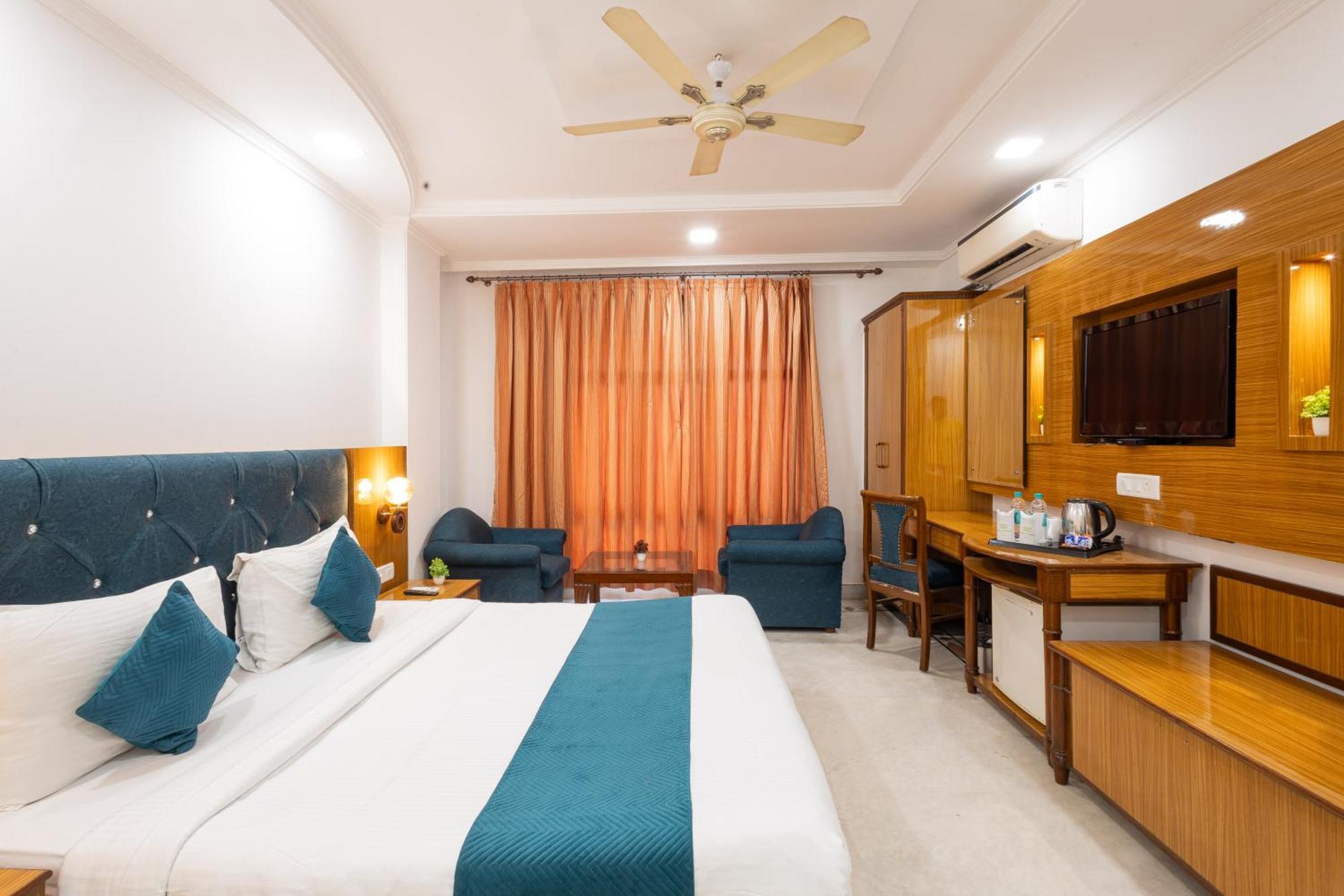 Hotel Panickers Residency - Ajmal Khan Market Near Karol Bagh Metro Дели Экстерьер фото