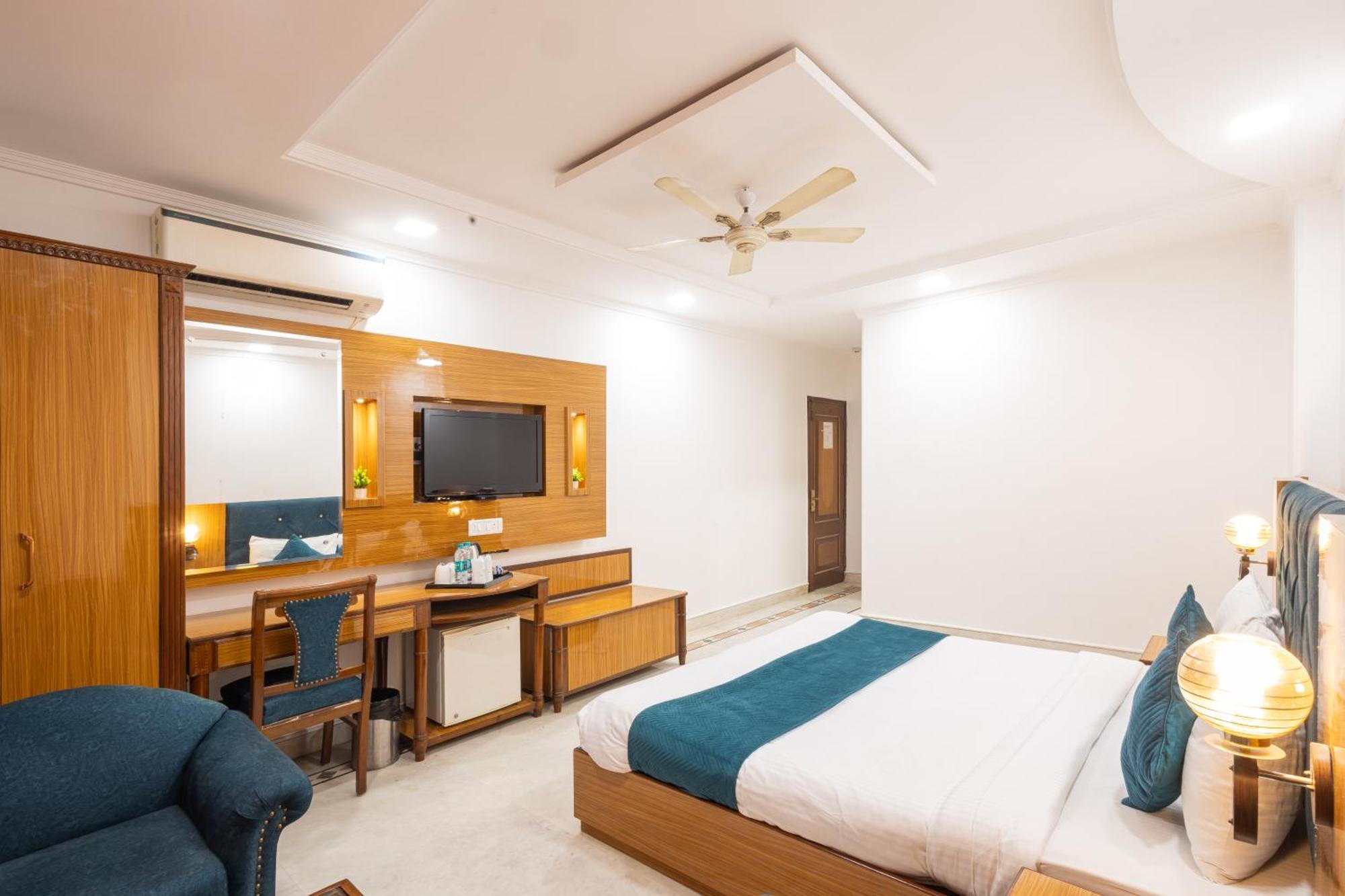 Hotel Panickers Residency - Ajmal Khan Market Near Karol Bagh Metro Дели Экстерьер фото