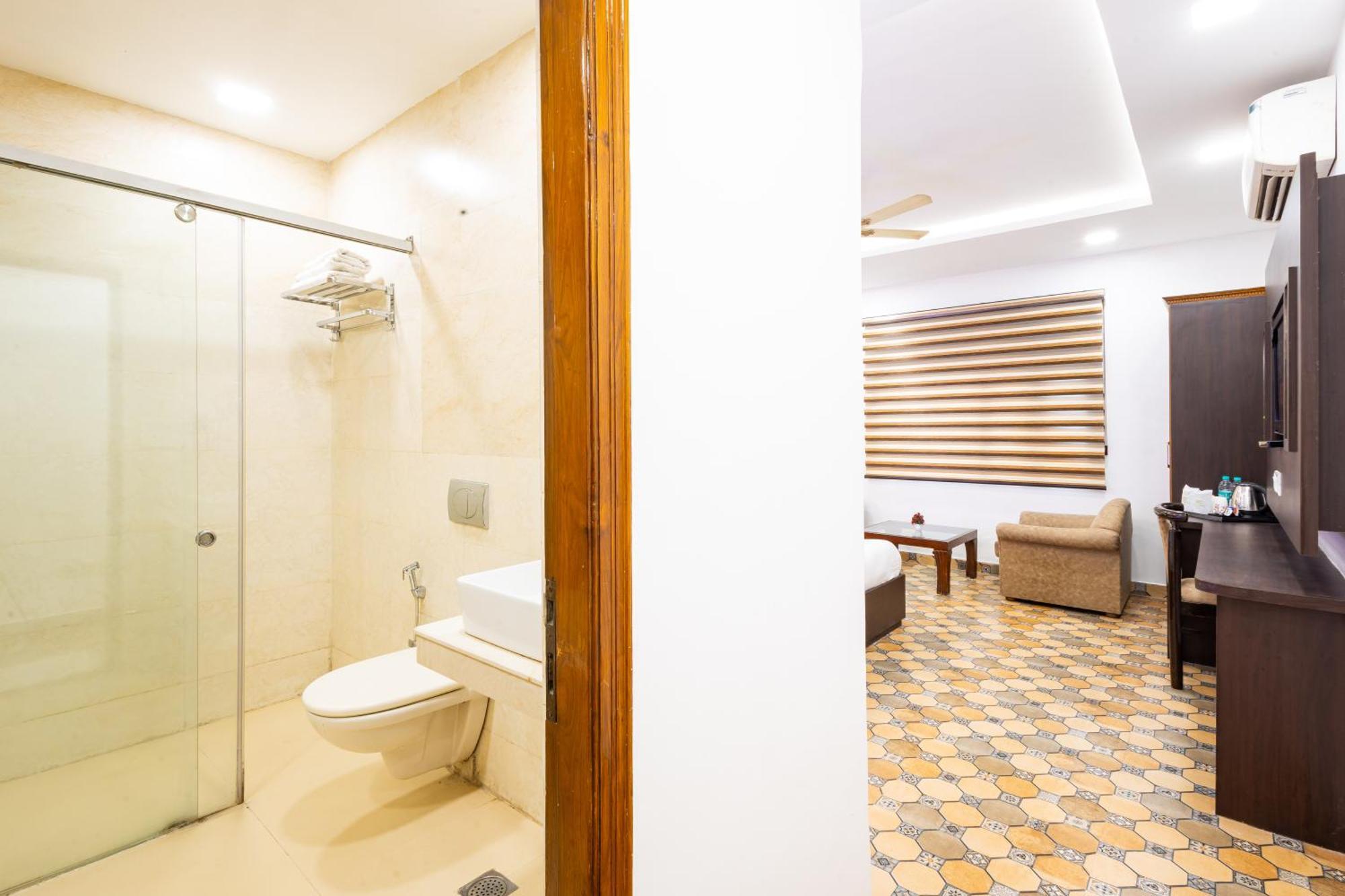 Hotel Panickers Residency - Ajmal Khan Market Near Karol Bagh Metro Дели Экстерьер фото