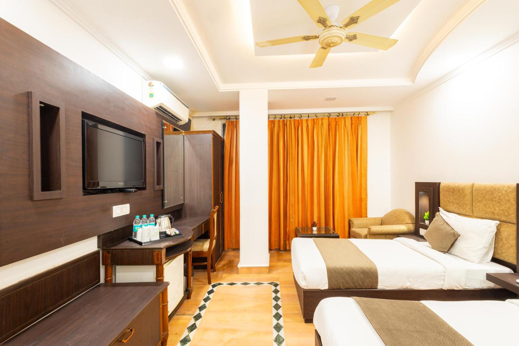 Hotel Panickers Residency - Ajmal Khan Market Near Karol Bagh Metro Дели Экстерьер фото
