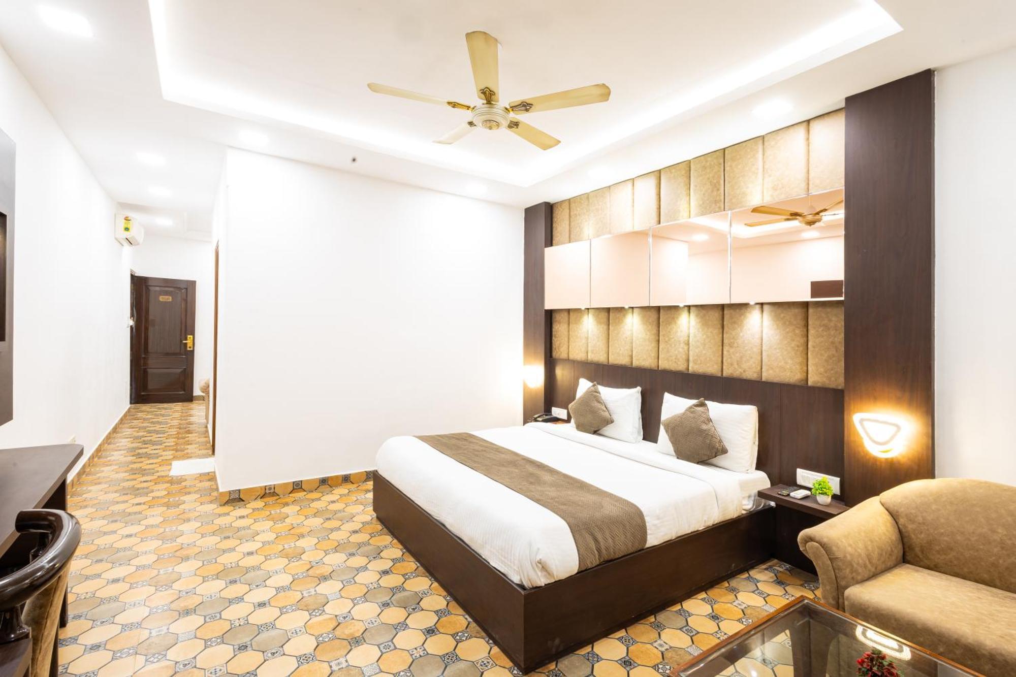 Hotel Panickers Residency - Ajmal Khan Market Near Karol Bagh Metro Дели Экстерьер фото
