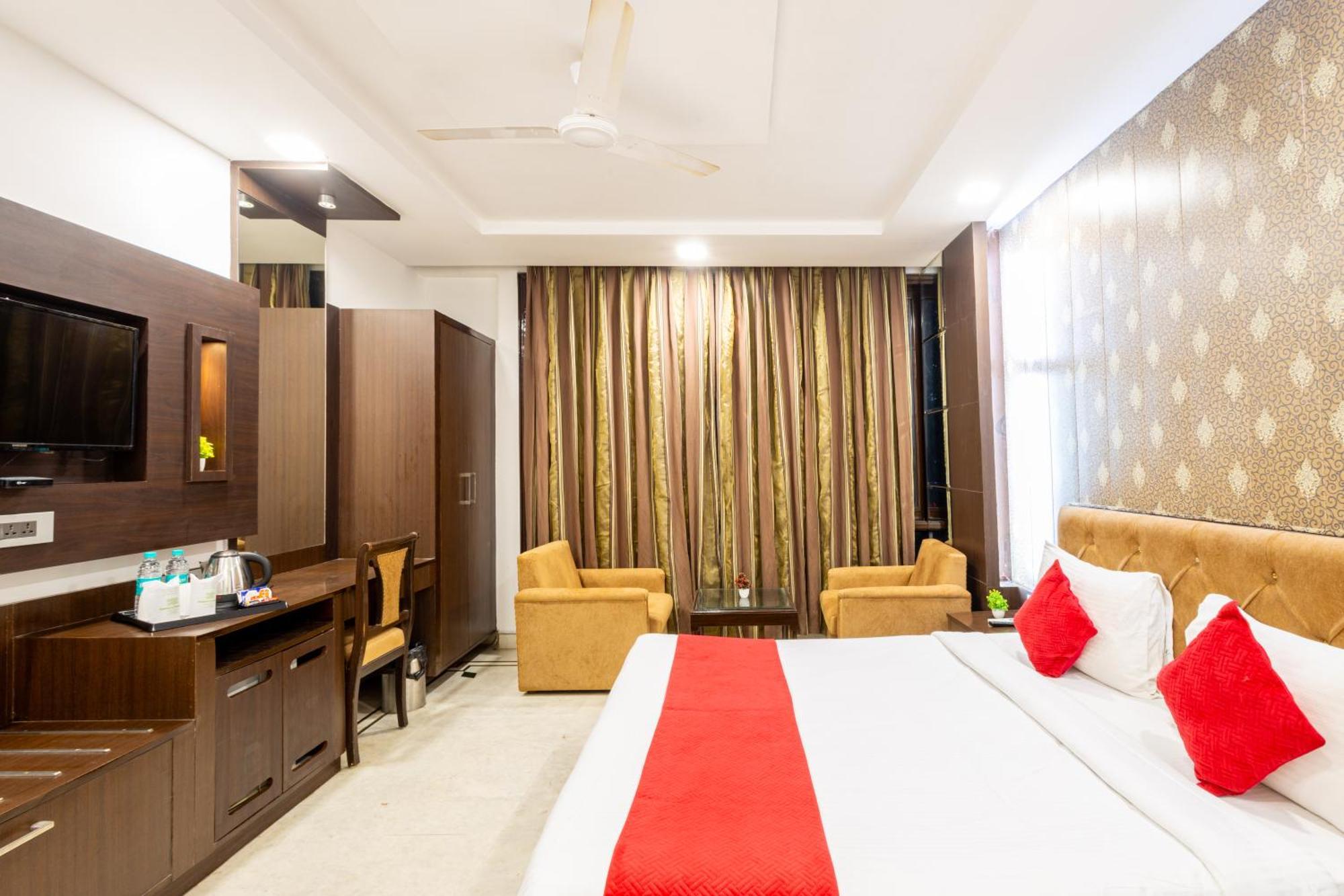 Hotel Panickers Residency - Ajmal Khan Market Near Karol Bagh Metro Дели Экстерьер фото