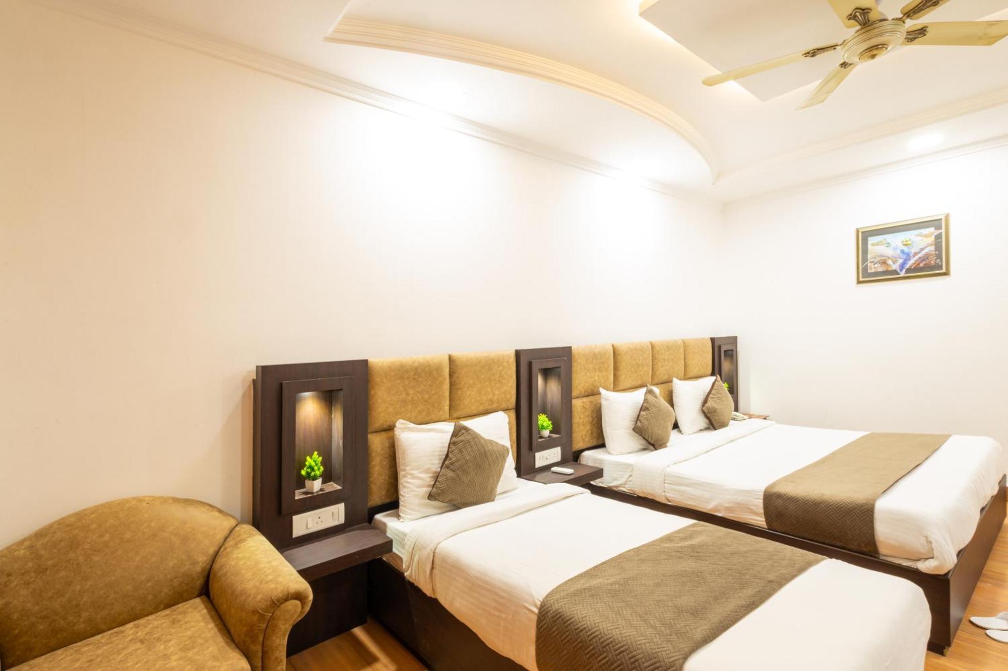 Hotel Panickers Residency - Ajmal Khan Market Near Karol Bagh Metro Дели Экстерьер фото