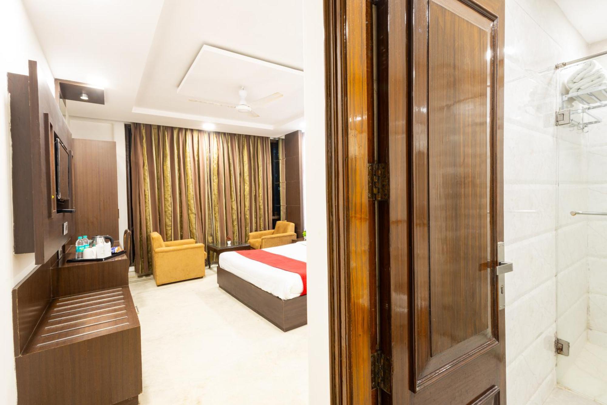 Hotel Panickers Residency - Ajmal Khan Market Near Karol Bagh Metro Дели Экстерьер фото